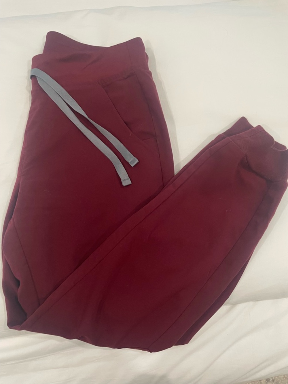Figs Zamora joggers XS petite Burgundy.